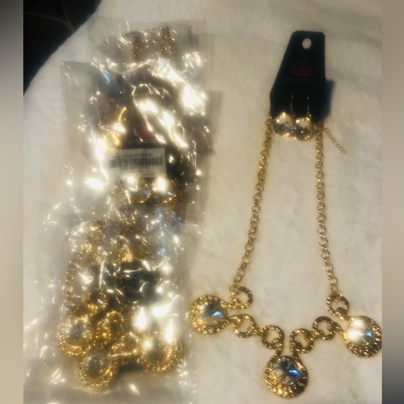 Women Costume Jewelry. Gold Tone Necklace and Earrings. Package or Individual - Picture 1 of 4